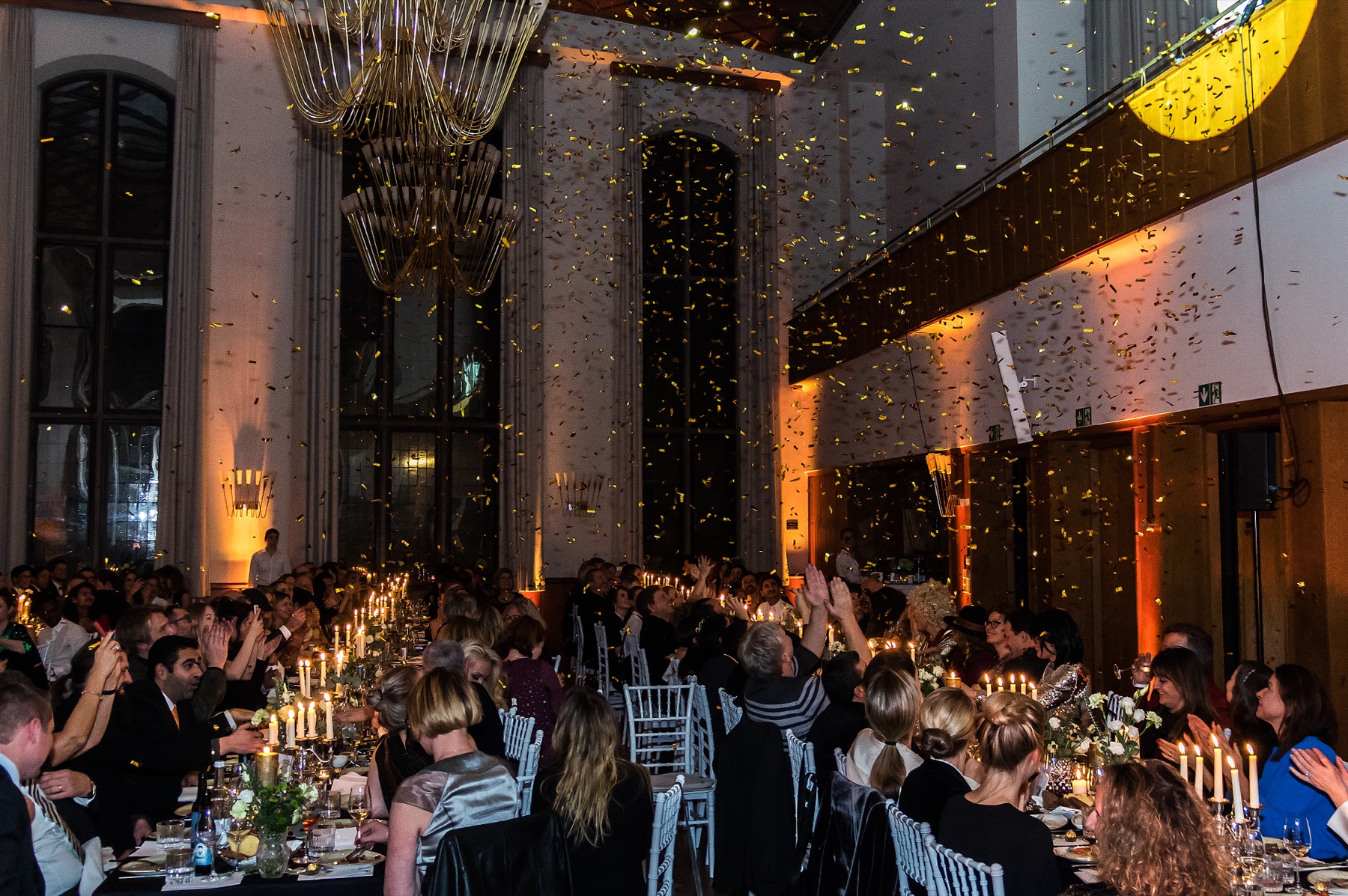 Motto-Event Casino Royal, goldener Konfettiregen